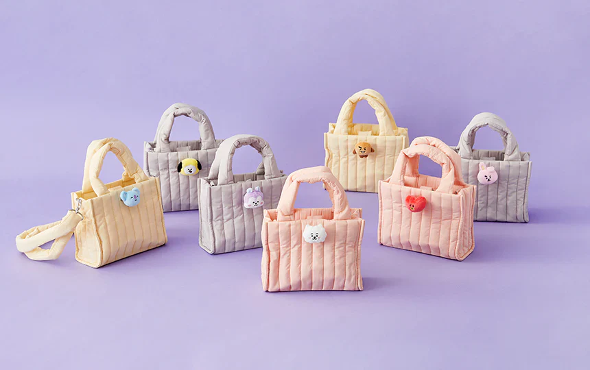 BT21 FACE DOLL BADGE 2 WAY QUILT BAG - Image 16