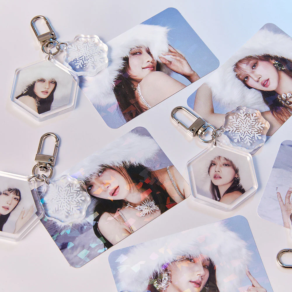 (G)I-DLE - SUPER LADY OFFICIAL MD ACRYLIC KEYRING PHOTOCARD SET 1 VER. - Image 3
